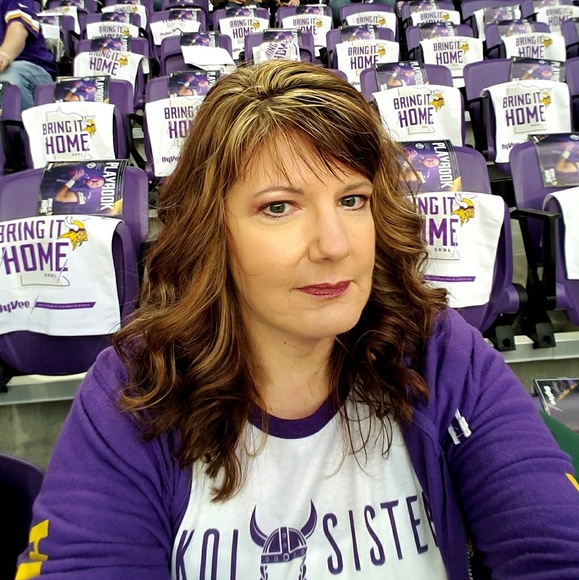 Meet your Posher, Stef - Picture 1 of 1